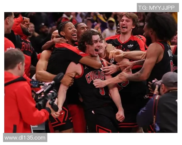 精彩对决NBA直播鹈鹕挑战公牛全场精彩瞬间回顾与分析 精彩对决NBA直播鹈鹕挑战公牛全场精彩瞬间回顾与分析