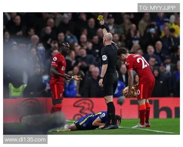 马内在对阵阿森纳的精彩表现引发球迷热议与媒体关注